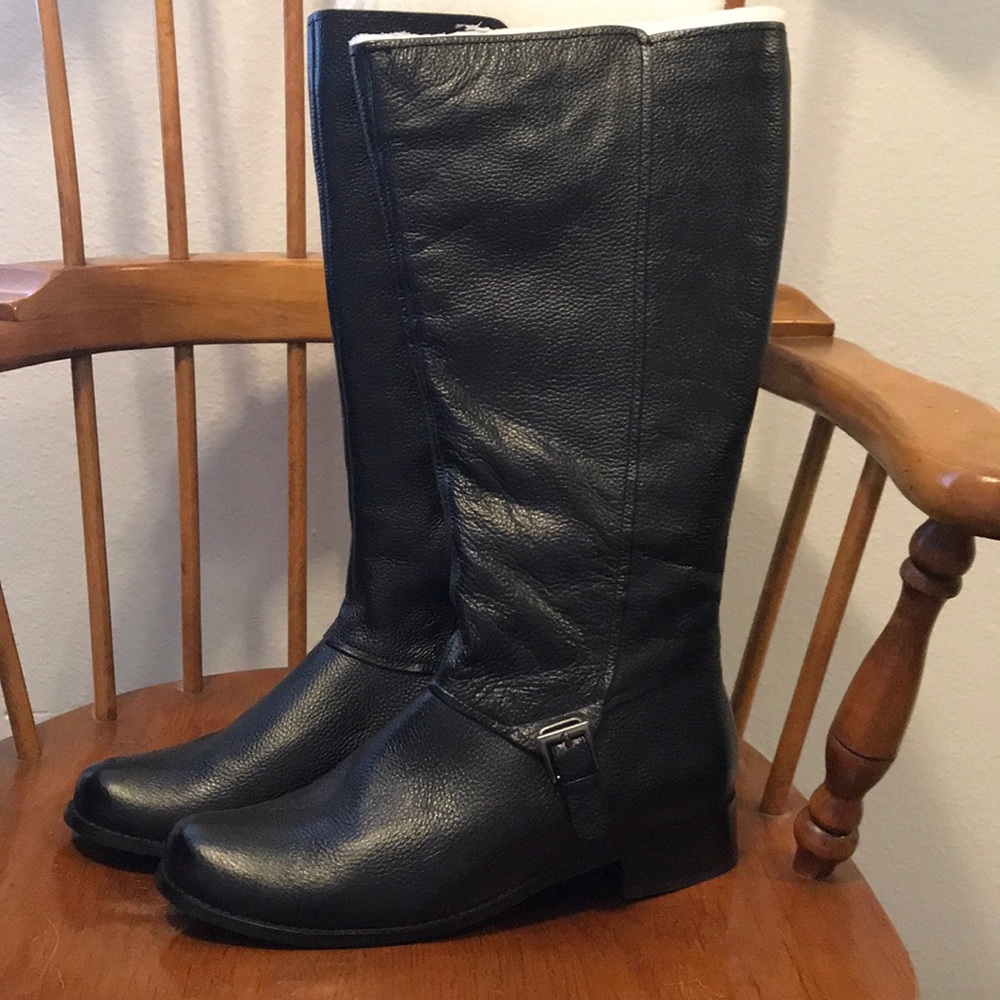NWOT Fitzwell extra-wide calf boot. Size 10 WW